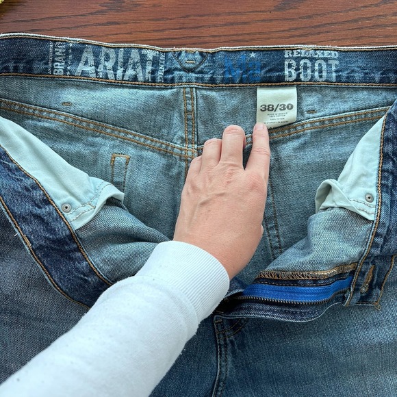 Ariat Jeans Mens 38x30 M2 Relaxed Boot Cut Blue Medium Wash Denim - Picture 3 of 10